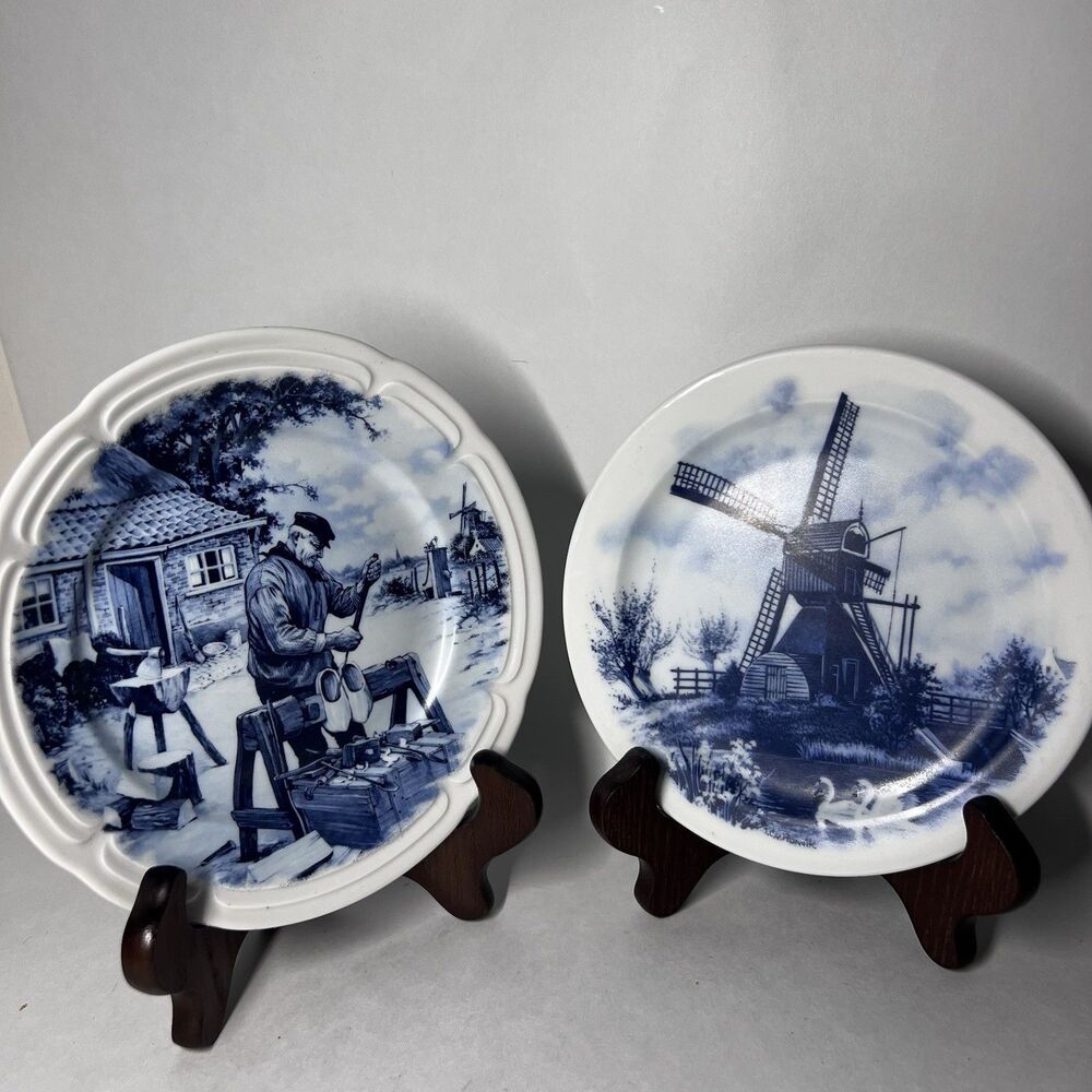 2 Ter Steege Delft Blue Holland Windmill Plates Set with Wooden Display Stands